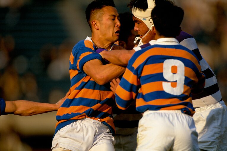 相手と小競り合いする法政大・伊藤剛臣　©︎Kazuaki Nishiyama