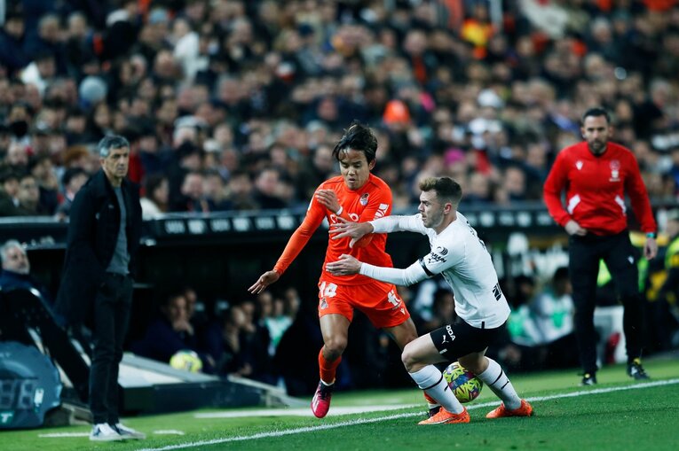 〈久保建英ソシエダ月間MVP〉敵地で憎まれるのは名が知れた証拠だが…「クボへの徹底マーク」と“1枚も撮れなかったシーン”とは(22)