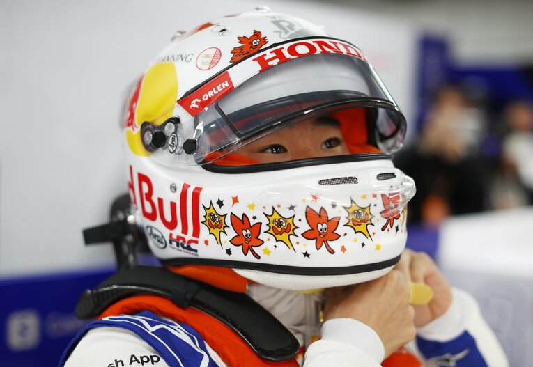 鈴鹿ではアーティストのVERDYとコラボしたカラーリングのヘルメットで戦った　©Getty Images / Red Bull Content Pool