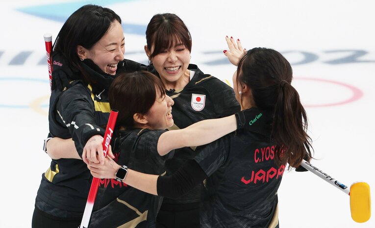 笑顔弾ける4人　©️JIJI PRESS