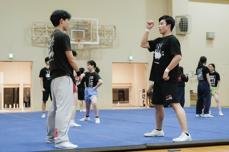 現在の東外大チアリーディング部の練習風景。部員は80人を超えるという　©Wataru Sato