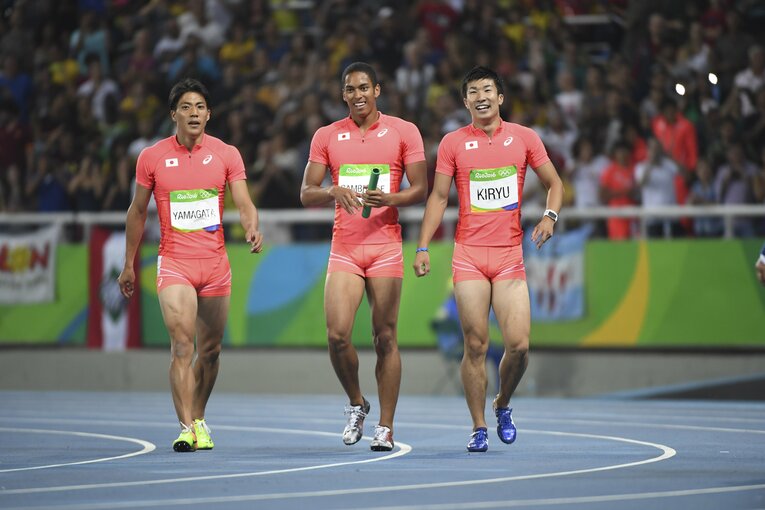 リオ五輪では3走を担当した桐生（右）©JMPA
