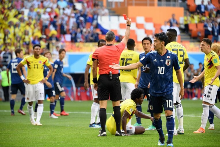 ロシアW杯初戦のコロンビア戦で先制点となるPKを獲得し決めた香川真司。相手選手にはレッドカードも提示された　©︎Asami Enomoto/JMPA