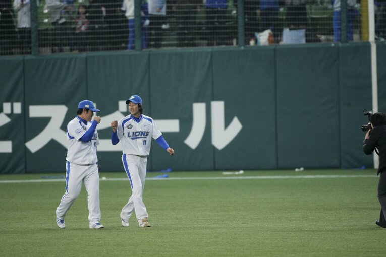 「サンペイ、三振してもいいからさ」“おかわりくん”ブレイク前夜の西武・中村剛也を救った言葉《祝・史上14人目の450本塁打》(18)