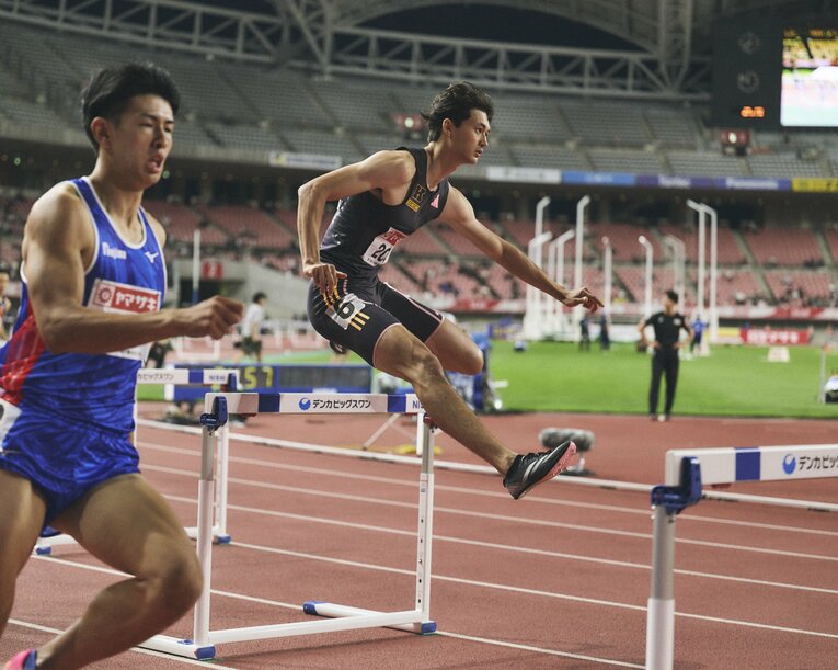 【慶大時代】決勝でのハードリング。攻めた前半から後半も粘り切った　©Yuki Suenaga