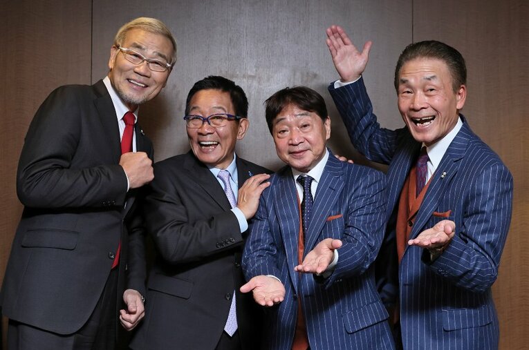 結成57年のおぼん・こぼん（右）、結成47年のオール阪神・巨人。東西を代表する漫才コンビの“超ビッグ座談会”が実現。おぼんさん（一番右）の「漫才コンビは、基本、仲悪いと思うねん」というひと言から話がスタート ／ photograph by Shigeki Yamamoto