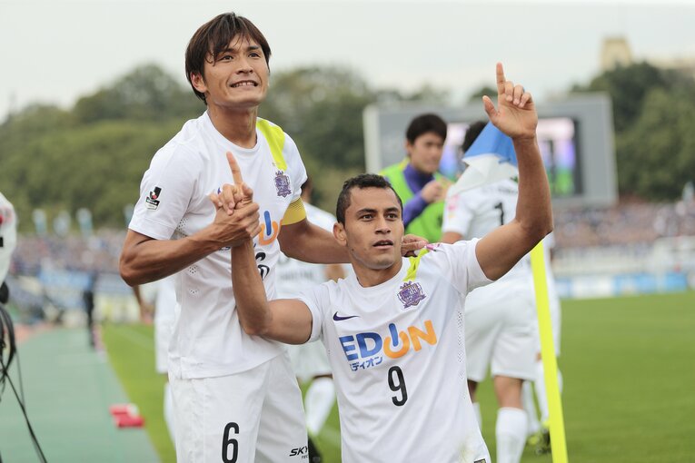 青山敏弘、ドウグラス（2015年）　©︎Kiichi Matsumoto