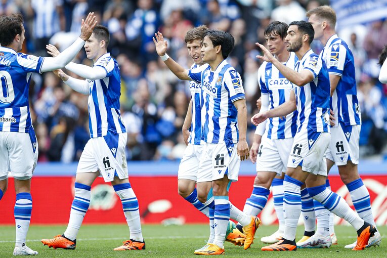 久保建英PK獲得＋シルバに絶妙アシストもドローに落胆　だが翌朝「クボ表紙の新聞」を持った地元のおじさんが…カメラマンは見た(22)