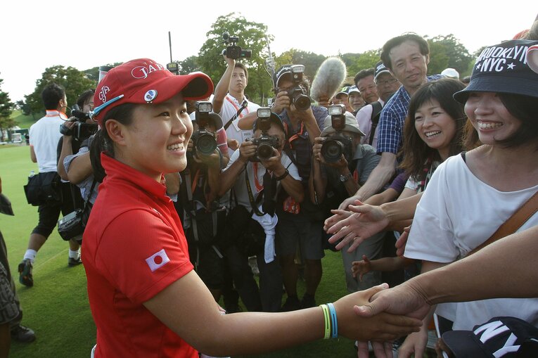 2016年10月「日本女子オープン」を制した当時17歳の畑岡奈紗。すぐにプロ転向を表明し、17年から主戦場を米ツアーに移した　©︎Chung Sung-Jun/Getty Images