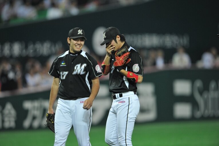 今江敏晃、西岡剛（2010年CS）©︎Hideki Sugiyama