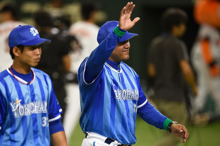 「19.5差」から「1差」の仕切り直し。“勝負師”ラミレスは広島にどう挑む?<Number Web> photograph by Naoya Sanuki