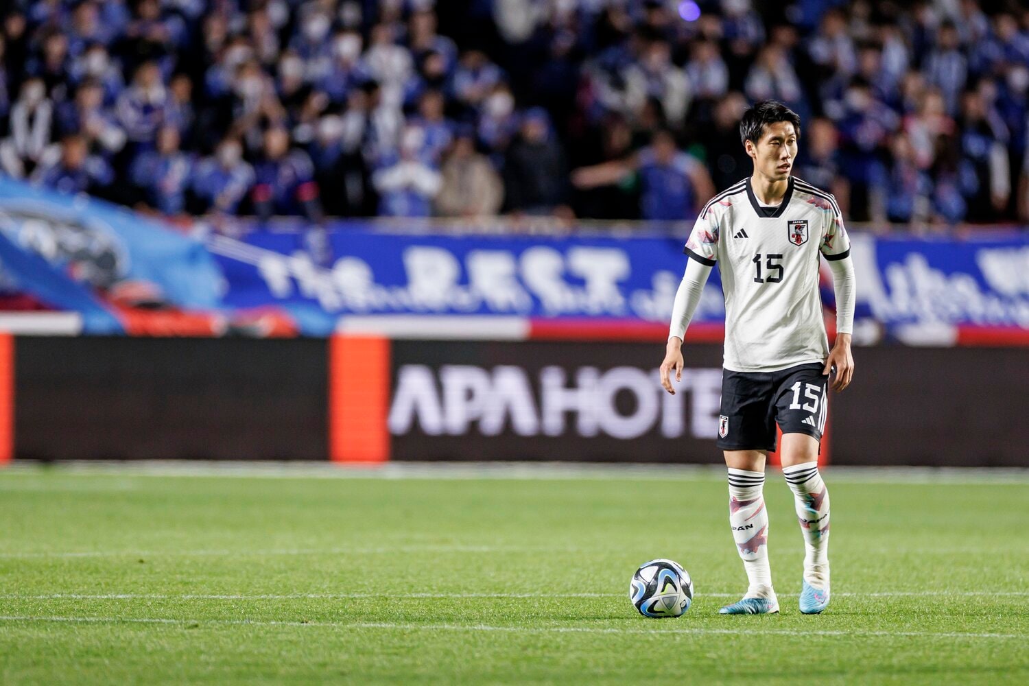 コロンビア戦でボランチとしてプレーした鎌田大地　©Kiichi Matsumoto/JMPA