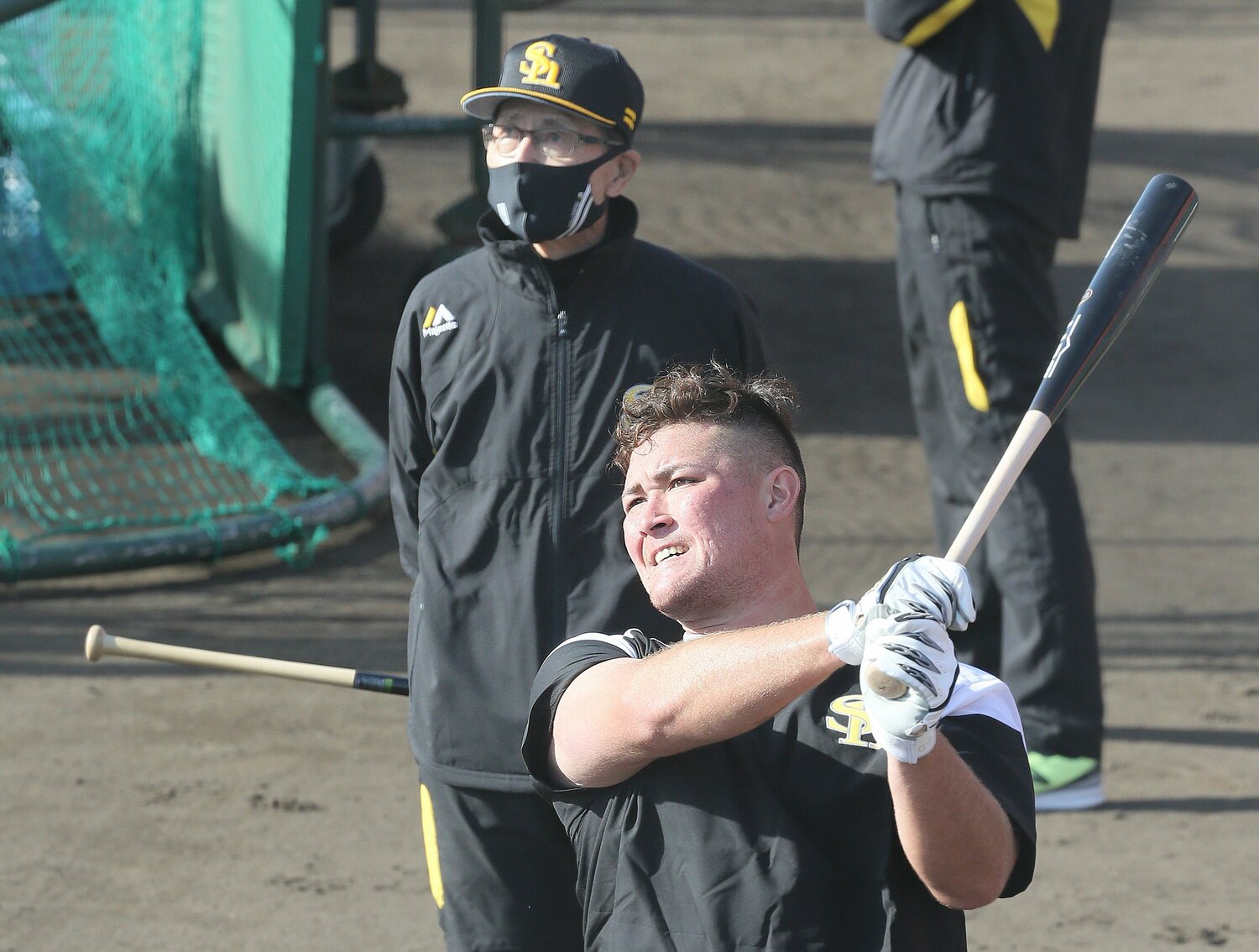 2021年、王貞治会長が見守る中で打撃練習するリチャード ©JIJI PRESS