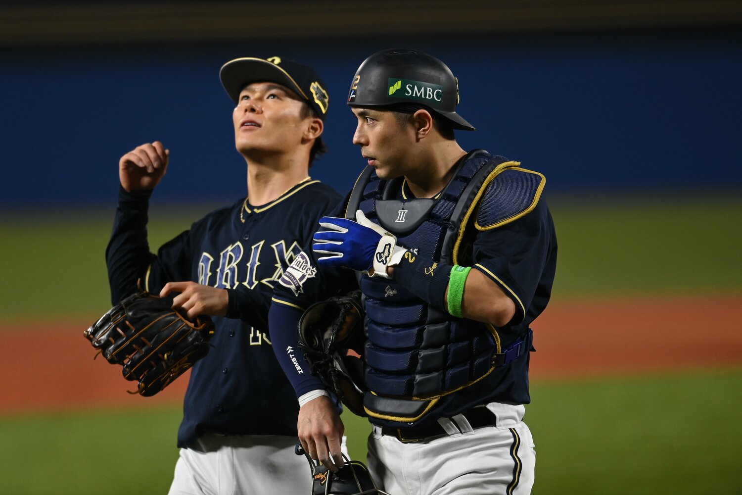 昨季は日本一に貢献した捕手・若月健矢（右）。高校時代から知る森友哉の加入は大きな刺激となっている　©︎Naoya Sanuki