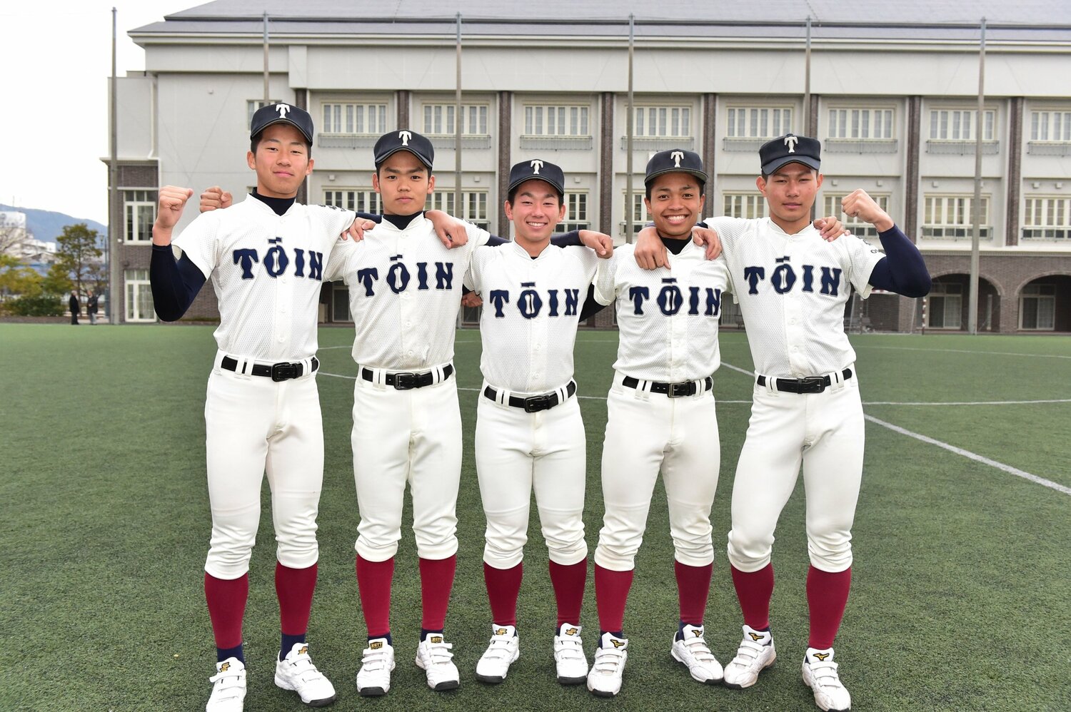 17年センバツの優勝候補として取材を受けた大阪桐蔭時代。左から徳山壮磨（DeNA）、根尾昂（中日）、福井章吾（トヨタ）、ダンテ、藤原恭大（ロッテ）©︎Sankei Shimbun