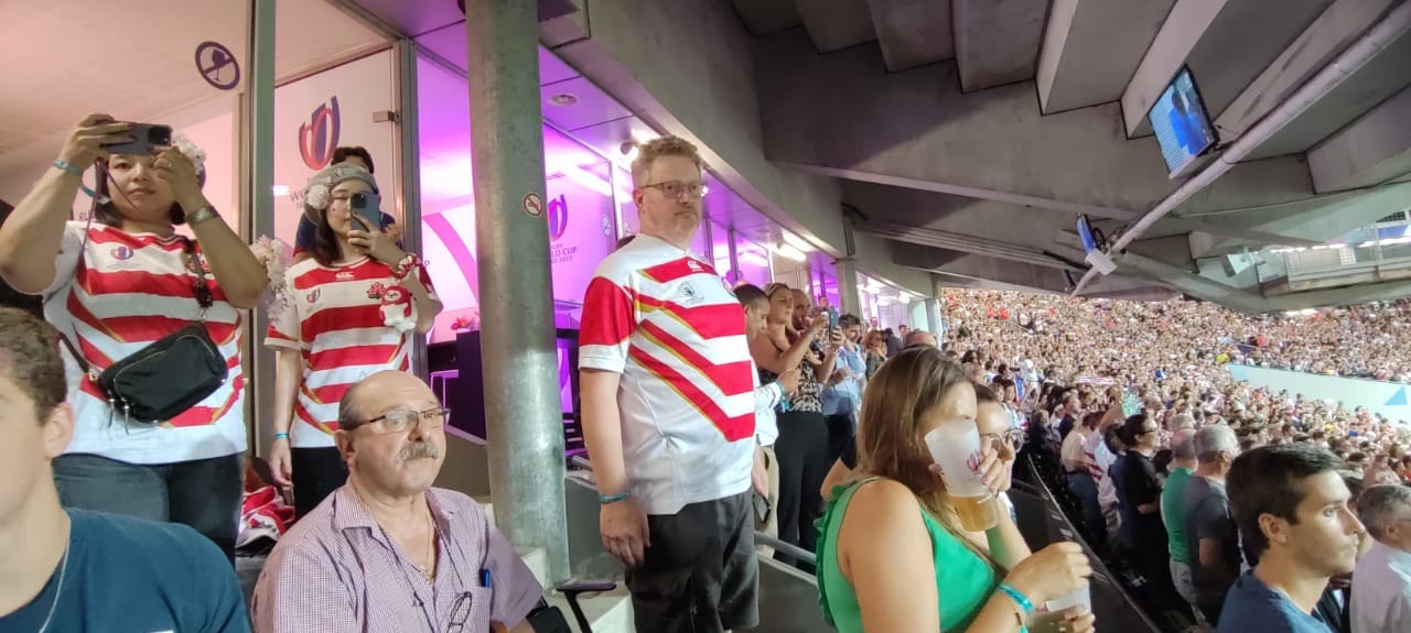 日本を応援するフランス人男性