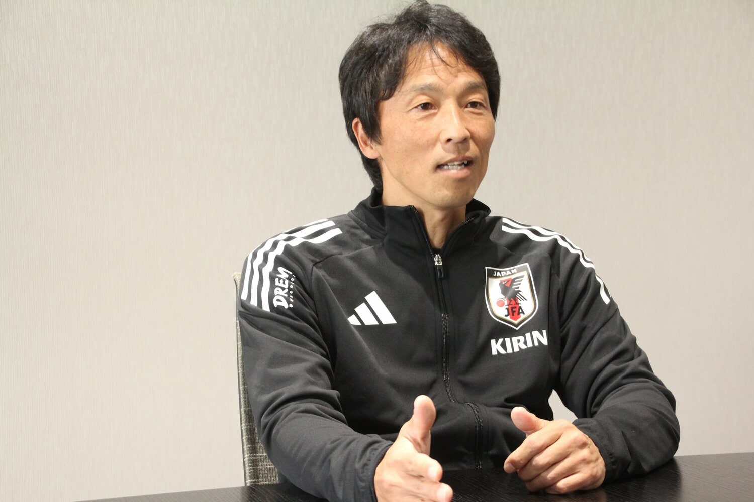 現U-19日本代表の山口監督 ©NumberWeb