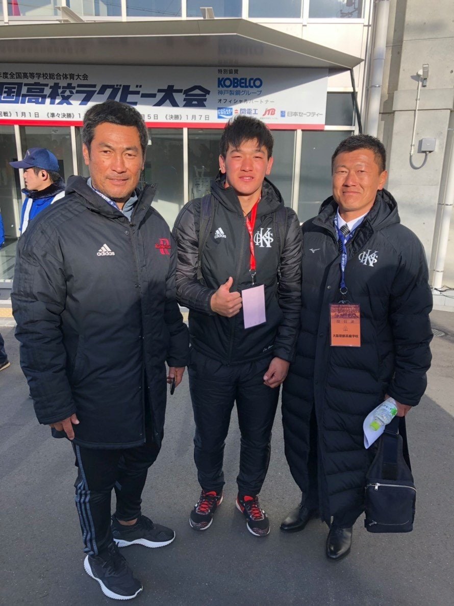 大阪朝鮮高時代の恩師・権晶秀さん（右）と李承信（真ん中）