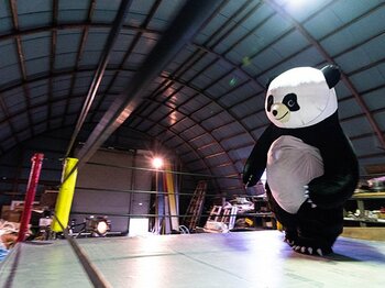 “3メートルのパンダ”に会いたくて！「新根室プロレス」本拠地を訪ねた。＜Number Web＞ photograph by Shiro Miyake
