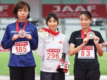 「納得のいくレースができなかった」田中希実が逃げ、卜部蘭が猛追…日本選手権“史上初”を賭けた女子1500mの舞台裏＜Number Web＞ photograph by AFLO