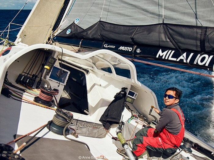 「僕も家族も最悪死ぬことを覚悟している」ヨットで世界一周を目指す脱サラセーラーに、妻が出した“たった1つの約束ごと”＜Number Web＞ photograph by Anne beauge/ilsaimentlamer.com