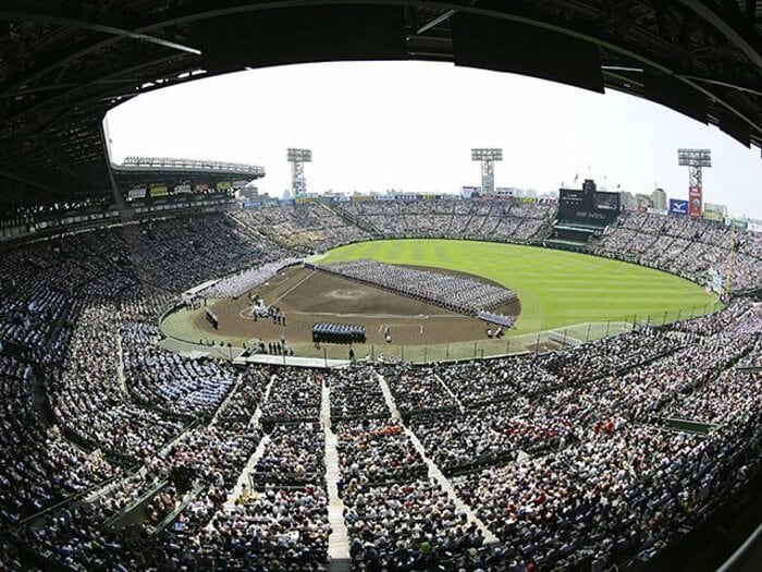 栗山監督が甲子園で過ごした夏休み。「原点」を見つめて、いざ終盤戦へ。＜Number Web＞ photograph by Kyodo News