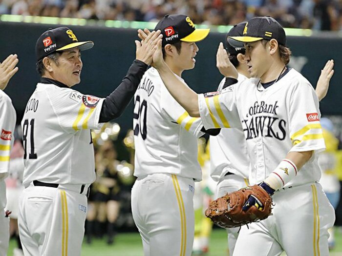 虚無感が漂ったホークスの勝因は、工藤監督の苦しい決断と37歳CS男。＜Number Web＞ photograph by Kyodo News