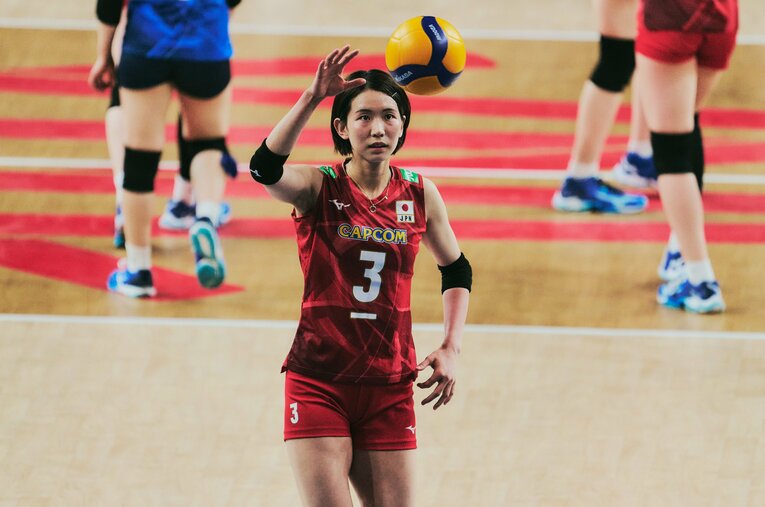 パリ五輪出場を決めたバレーボール女子日本代表のキャプテンを務める古賀紗理那。真鍋政義監督はなぜ、古賀に主将を託したのか ／ photograph by Yuki Suenaga
