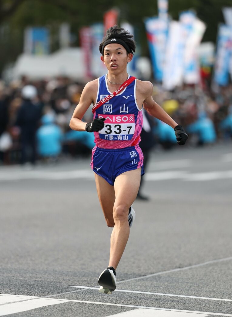 写真は昨年の都道府県男子駅伝。岡山の黒田朝日　©JIJI PRESS