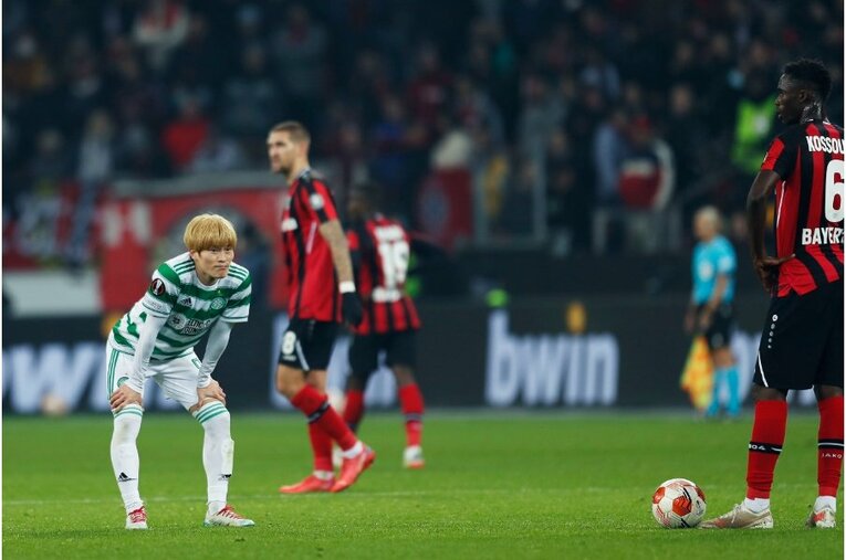 古橋亨梧のスパイクに「日の丸とKyogo」 セルティックでの絶好調ぶりを撮って体感した“スピードと日本代表での期待”(37)