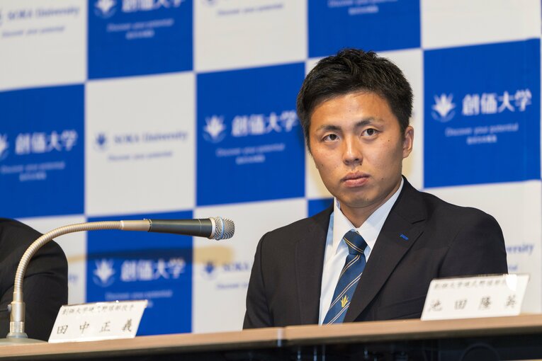 2016年のドラフトで5球団が1位指名した田中正義（創価大）は抽選でソフトバンクへ。繰り上げ1位で5球団が指名した佐々木千隼など“投手豊作”と言われた年だった　©BUNGEISHUNJU