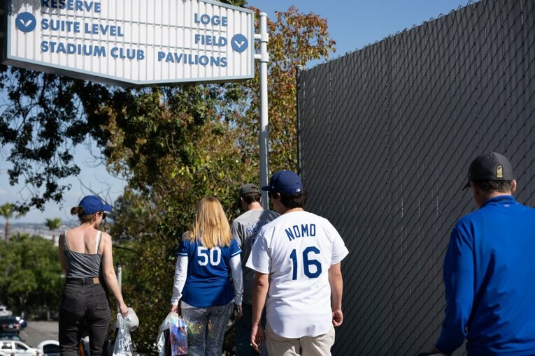 【現地開幕戦】野茂ユニフォームのファンも　©Nanae Suzuki