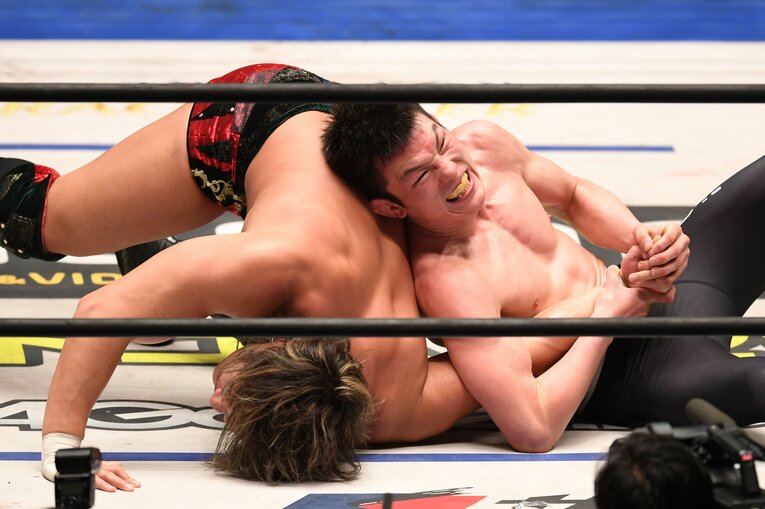 1月3日のDDTで行われた竹下幸之介vs青木真也（クリックすると「この記事の写真」に飛びます。流血等の過激な写真を含みますのでご注意ください）