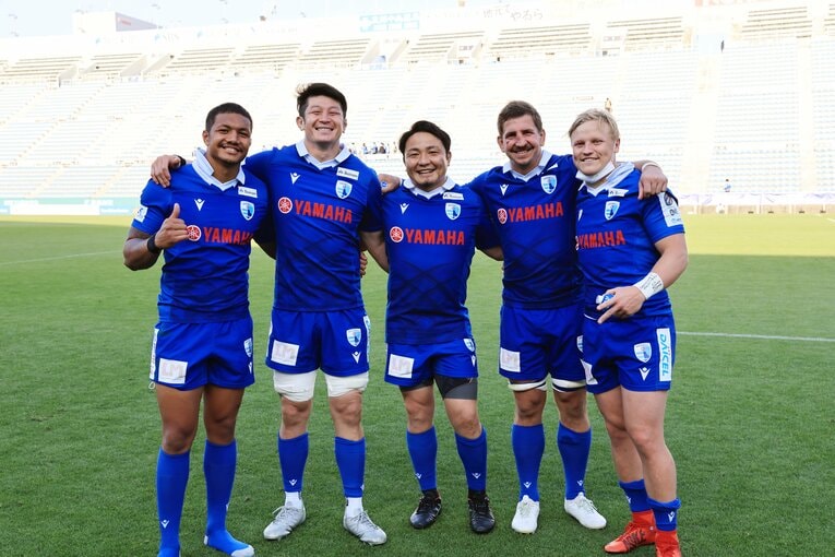 大事な局面で必ず仕事をするクワッガ・スミス（右から2番目）。ブルーレヴズでは昨季から共同キャプテンを務めるほど信頼を寄せられている（写真は2022年）©︎Akio Kubo