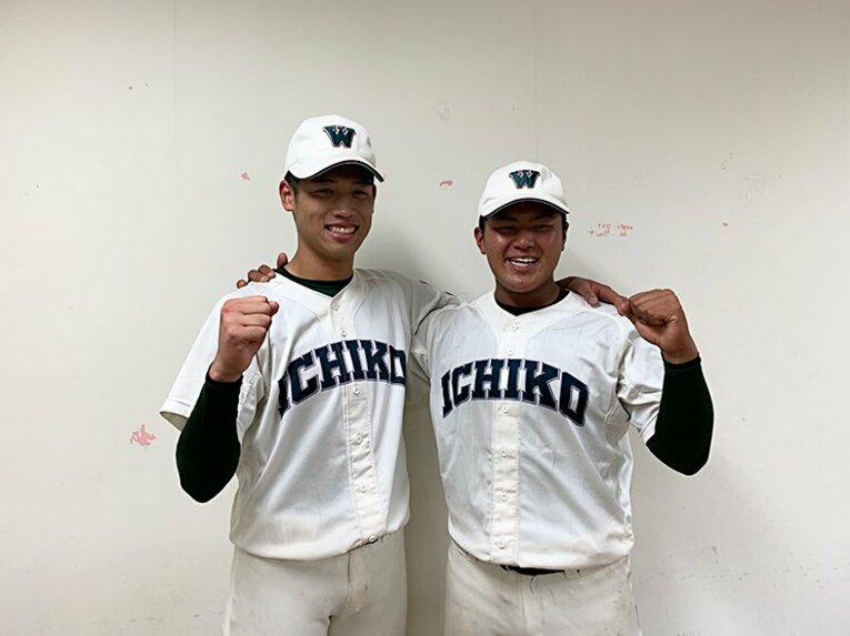 チーム主将を務める松川（右）とは中1からバッテリーを組んできた ©︎Noriko Yonemushi