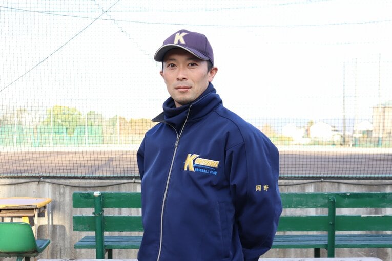 郡山高校を率いる35歳の岡野監督　©Genki Taguchi