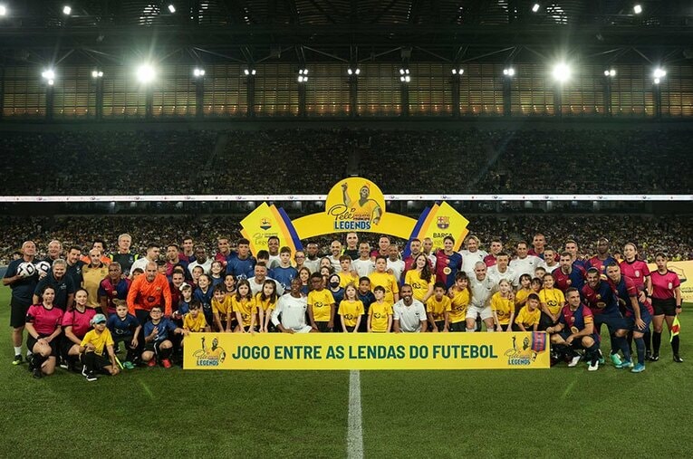 ブラジルで開催されたバルサOBの慈善試合。そこで見聞きしたレジェンドの意外な姿と言葉とは ／ photograph by AGIF via AFP/JIJI PRESS