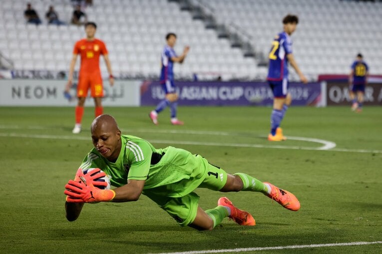 中国戦でファインセーブを見せた小久保。ポルトガル名門ベンフィカでも飛躍が期待される　©Getty Images