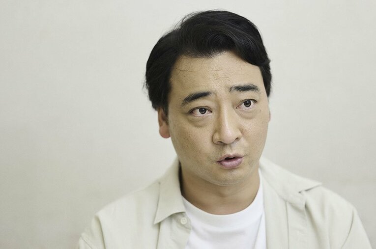 2013年4月から『ウイニング競馬』MCを務めるジャングルポケット斉藤慎二。今では進行が板についているが、就任直後は苦しむ日々が続いたという… ／ photograph by Yuki Suenaga