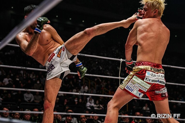 鈴木千裕vs.クレベル・コイケ　©RIZIN FF