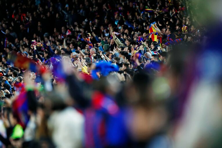 「バルサがメッシ退団後初のリーガ制覇」間近なクラシコの“喜びと憎しみ、一瞬のリスペクト”を撮った「18歳ガビが倒れたレアルDFを…」(41)