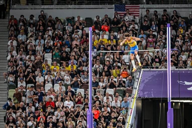 デュプランティスの世界新記録に息をのむ国立の大観衆　©Nanae Suzuki