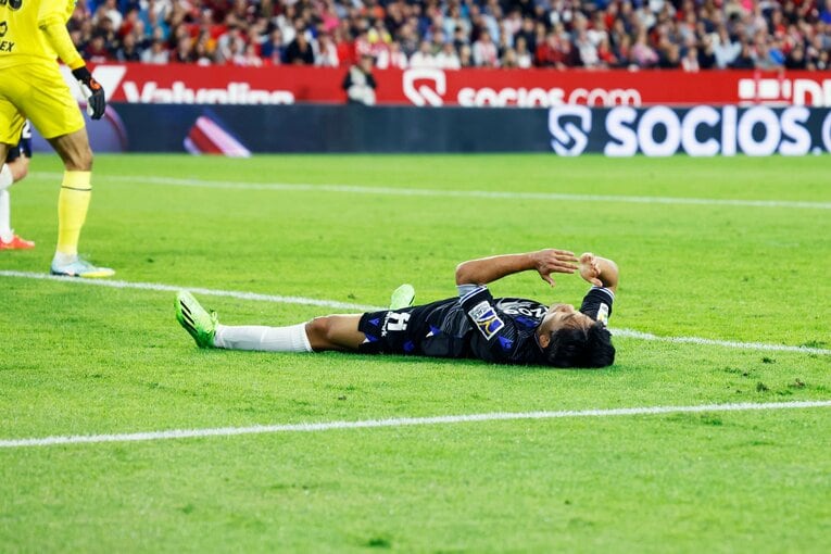 久保建英「脱臼ケガ明け緊急出場」を撮った…W杯へ頼もしい攻撃力と“激論”、気になるのは“ほぼ90分プレー時の疲労感”(31)