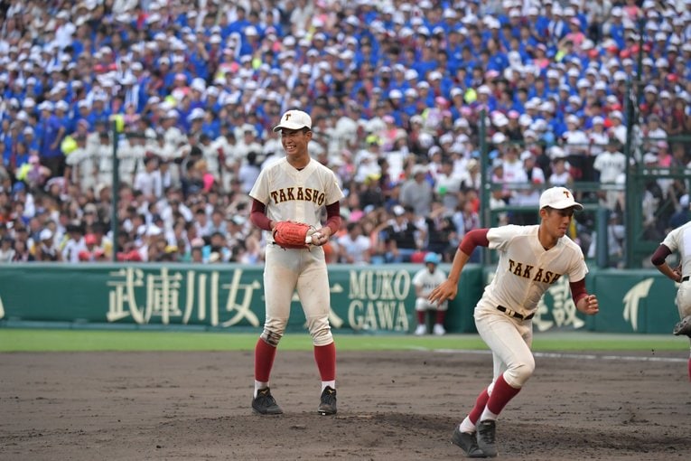 2018年夏の甲子園3回戦、根尾昂（現中日）や藤原恭大（現ロッテ）を擁する大阪桐蔭相手に好投する高岡商・山田龍聖（現JR東日本）©︎Hideki Sugiyama