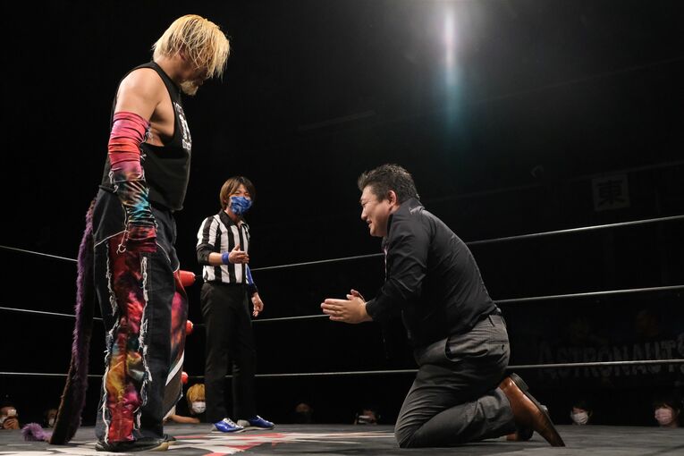 「凶器は模範六法」「伊製高級スーツでリングイン」異色の“東大卒”弁護士・川邉賢一郎がプロレスラーになるまで(17)