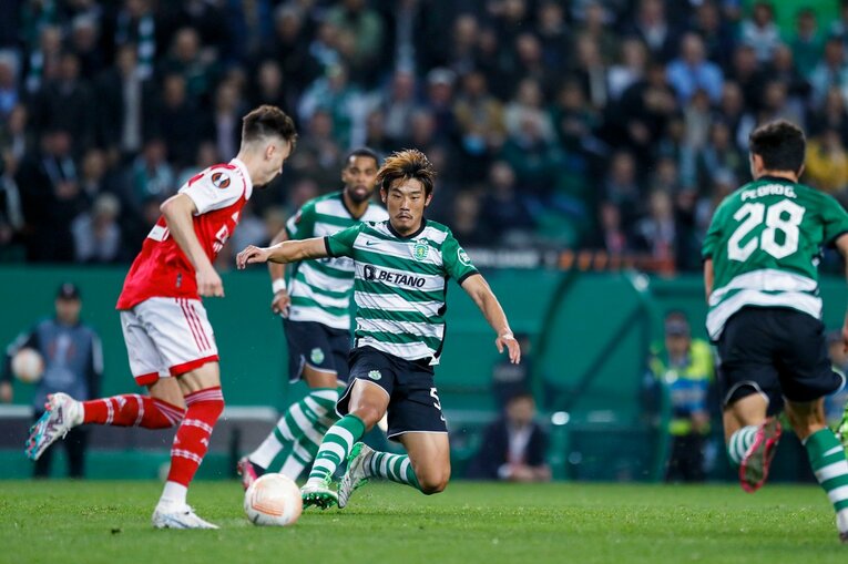 「モリタ、モリタ」とポルトガル地元カメラマン称賛…冨安健洋vs守田英正が「試合後にユニ交換」“EL日本人対決”を撮った(25)