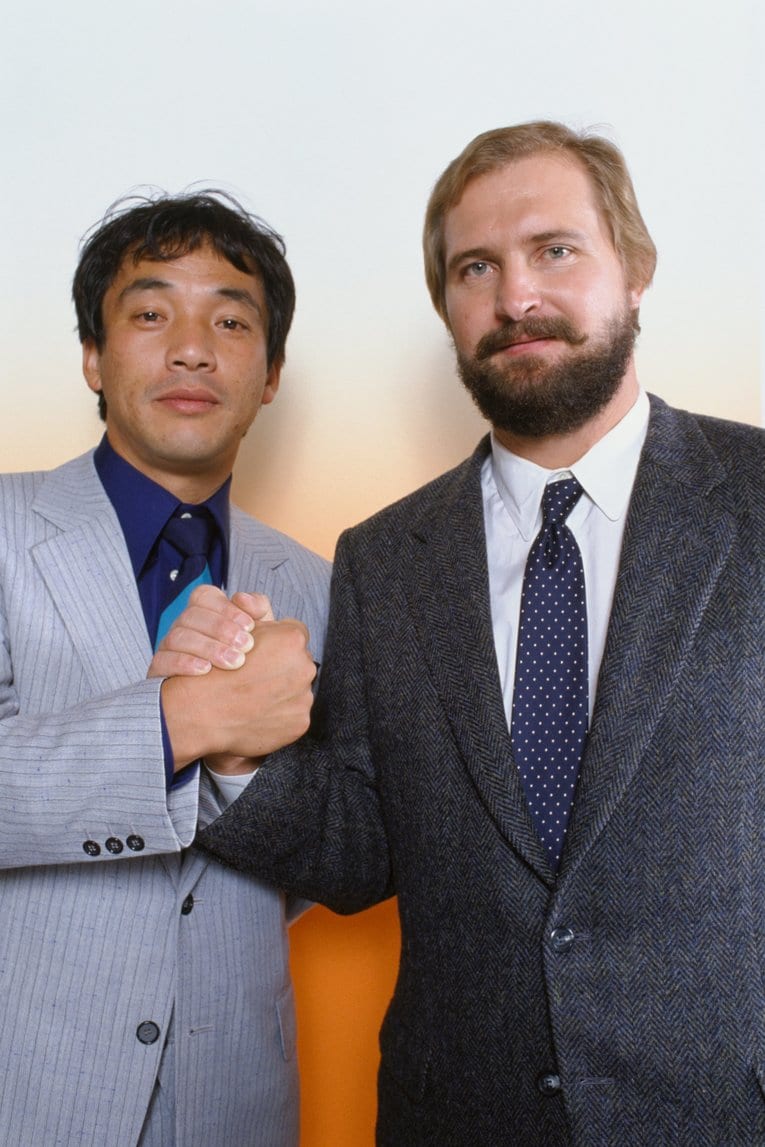 1985年、86年と2年連続で三冠王に輝いたバースと落合（写真は85年撮影）　©BUNGEISHUNJU