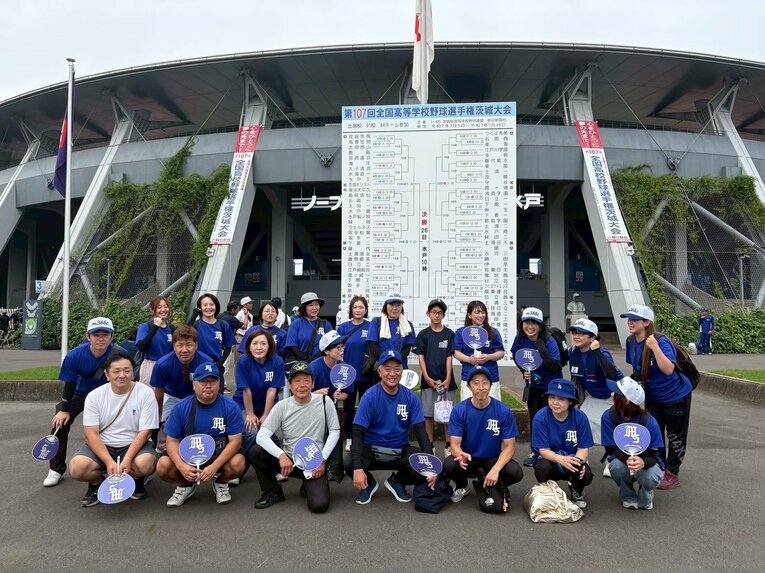 単独出場を喜ぶ1・2年生の保護者　©Yuki Kashimoto