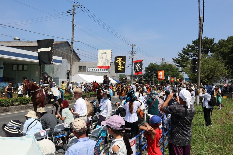 騎馬武者の行列引き