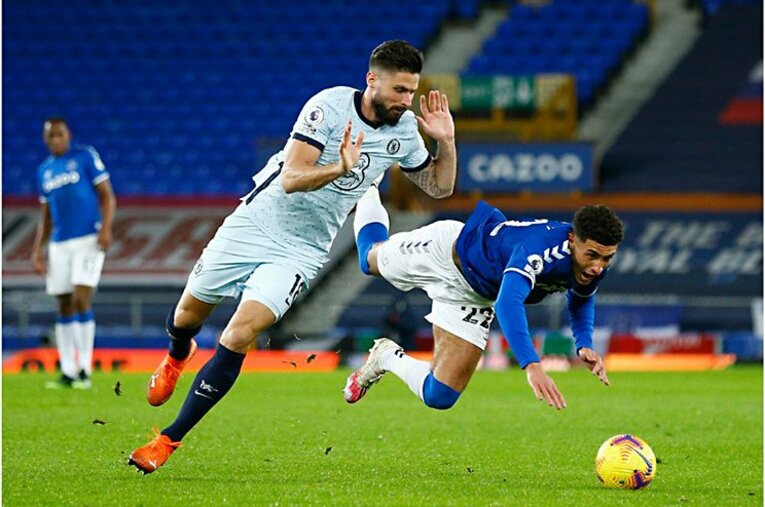 持ち前のオフザボールのセンスに加え、得点嗅覚も発揮しているジルー©Getty Images